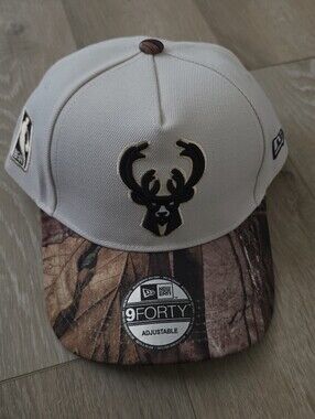New Era 9FORTY Milwaukee Bucks Antler Logo Cap - Cream & Brown Camo Brim